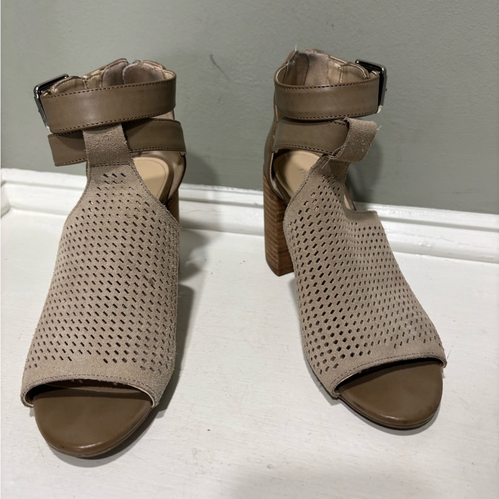 Marc Fisher Gabor Women's Tan Suede Sandals w/ Block Heel-size 6.5 - Picture 6 of 9